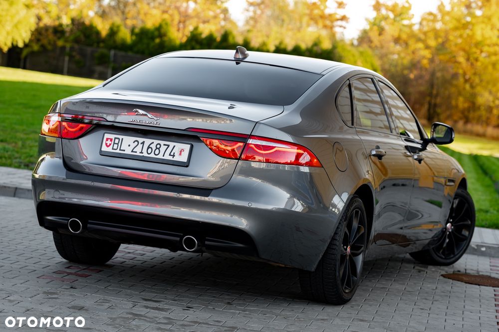 Jaguar XF 30d S - 14