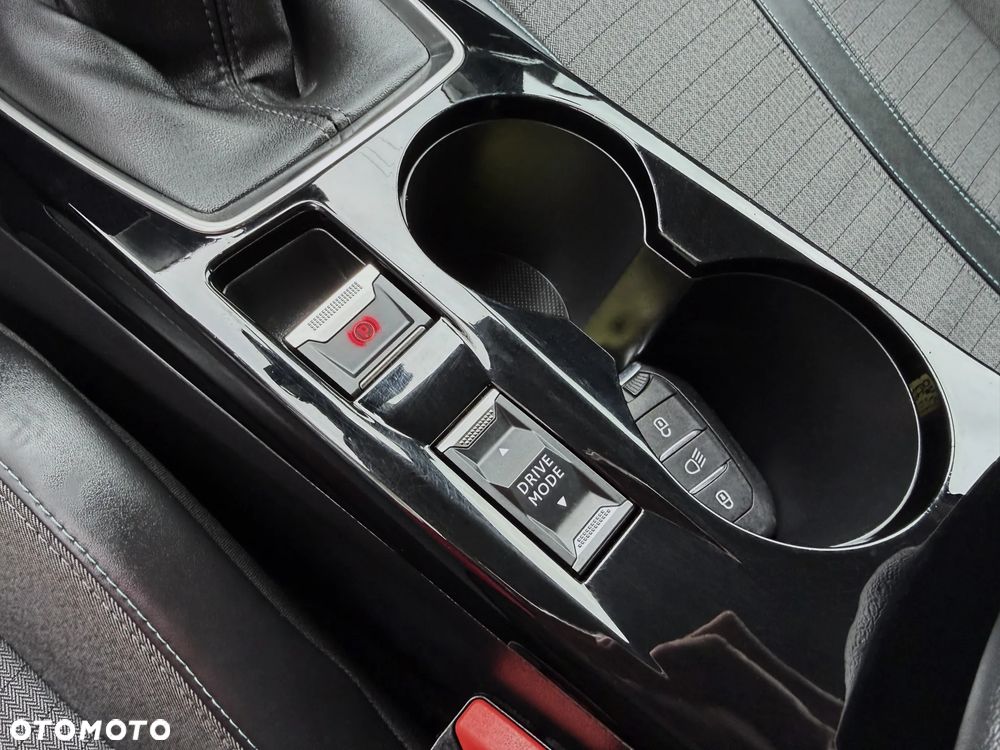 Peugeot 2008 PureTech 130 Allure Pack - 33