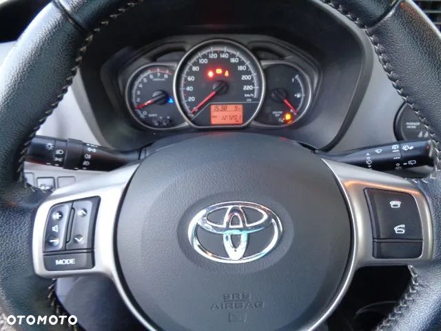 Toyota Yaris 1.33 Premium EU6 - 17