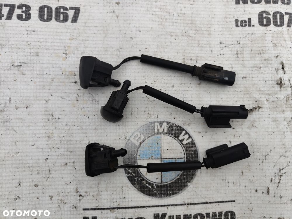 BMW E60 E61 E39 Spryskiwacz szyby dysza 7132969 - 2