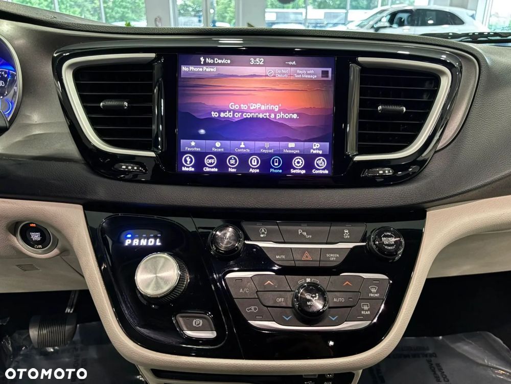 Chrysler Pacifica - 30