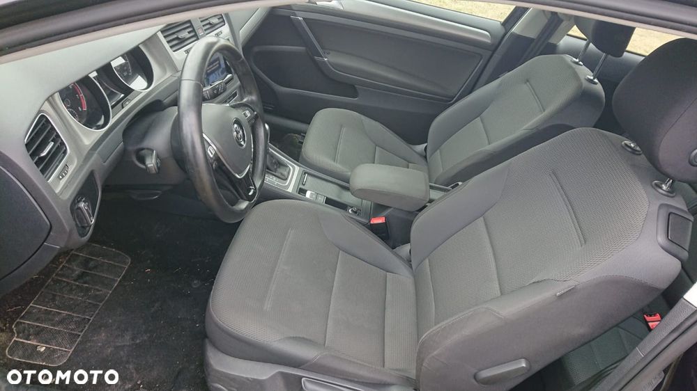 Volkswagen Golf - 25