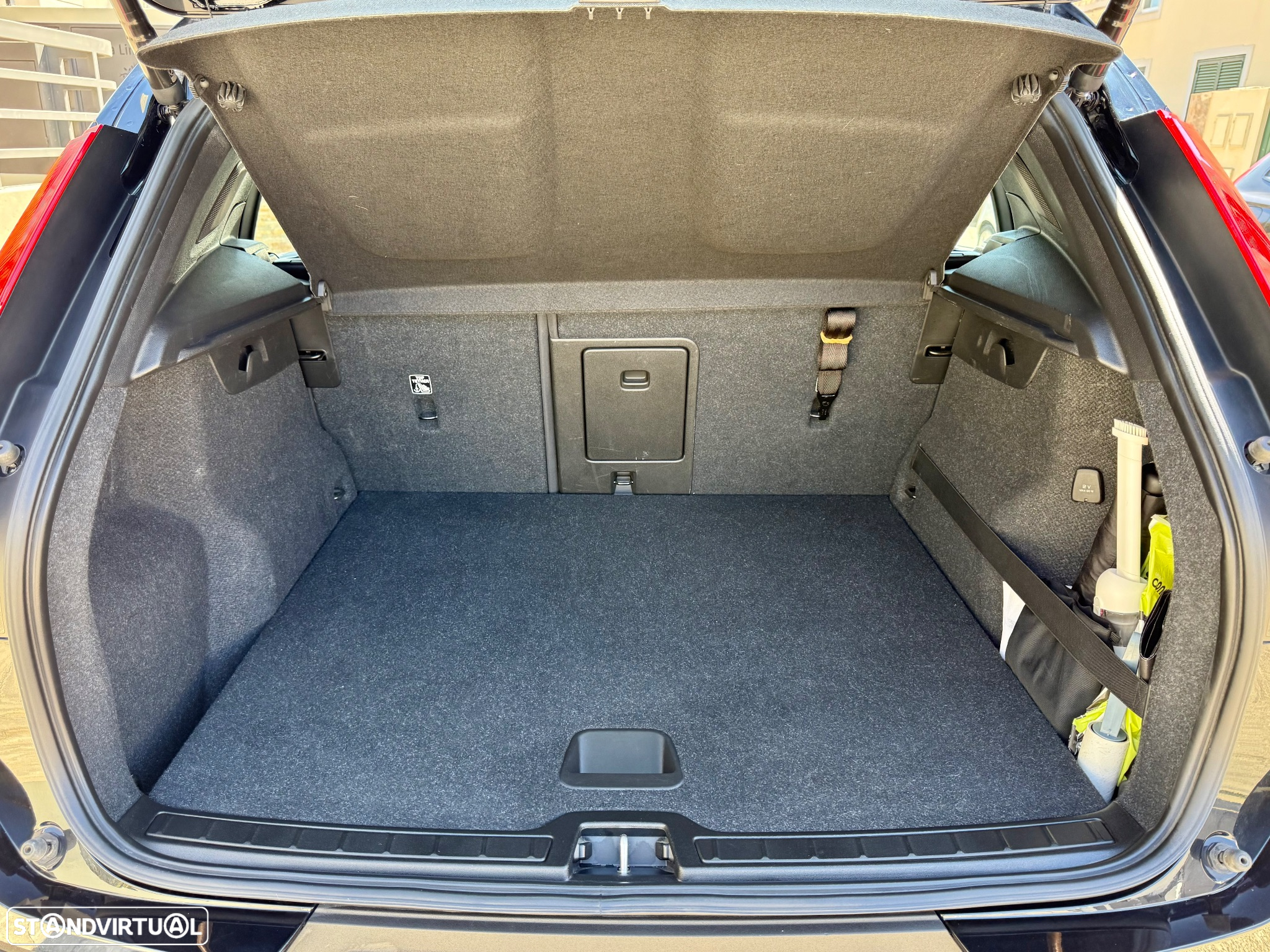 Volvo XC 40 2.0 D3 Momentum Plus - 29
