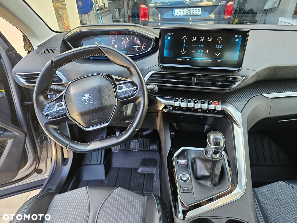 Peugeot 5008 PureTech 130 Stop & Start Roadtrip - 30