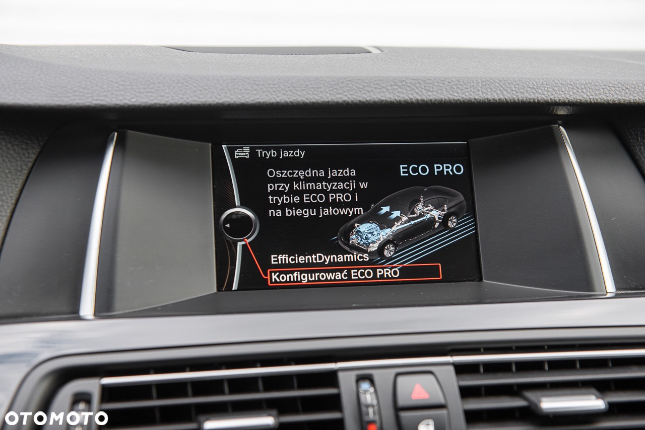 BMW Seria 5 520d xDrive - 24