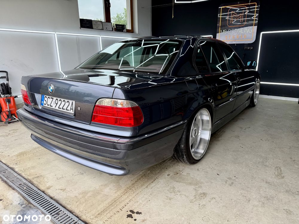BMW Seria 7 740i V8 - 5