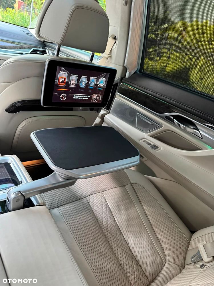 BMW Seria 7 750Li xDrive - 24