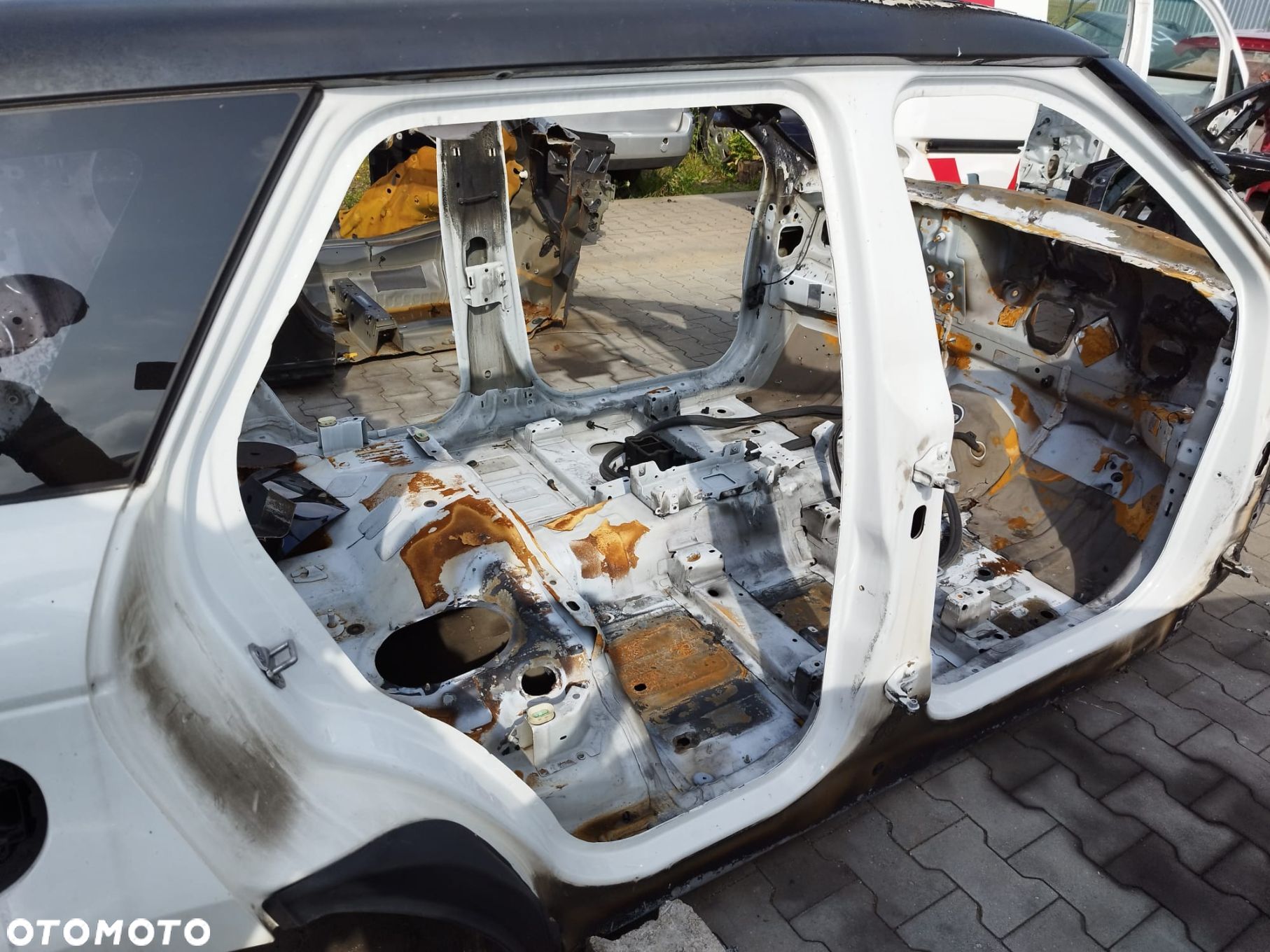 PRÓG PRAWY SŁUPEK ĆWIARTKA RANGE ROVER EVOQUE L551 - 1