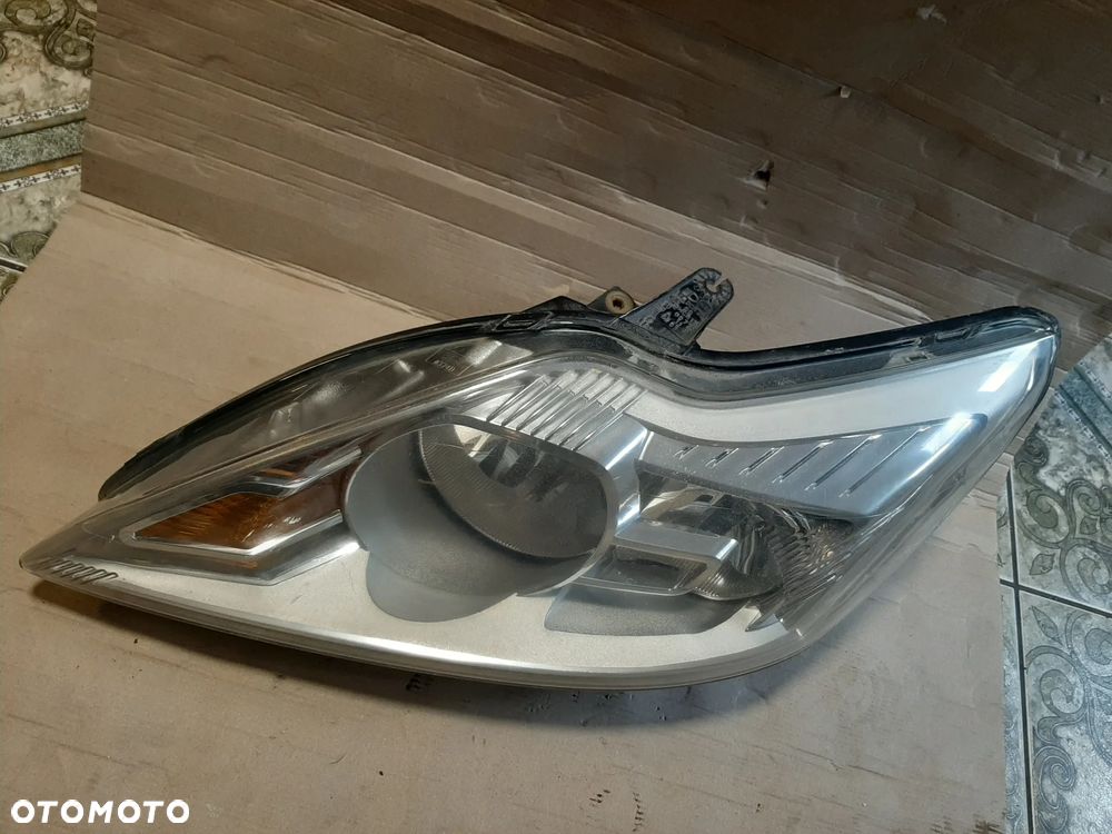 Lampa Ford Focus II lift lewa - 1