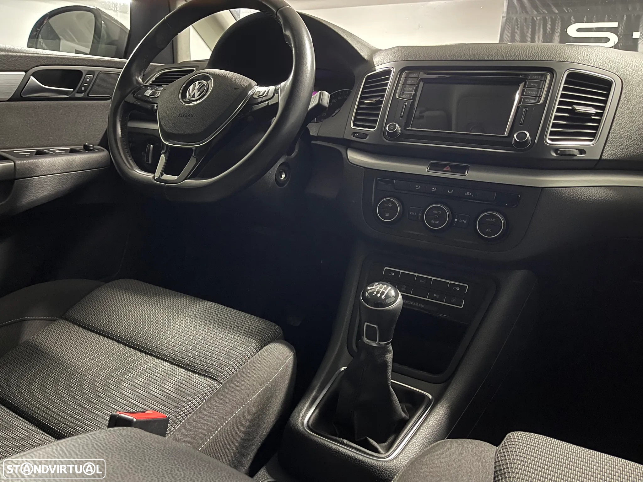 VW Sharan 2.0 TDI Confortline - 29