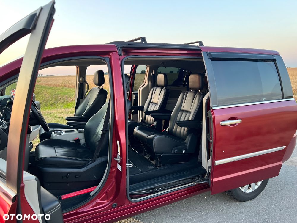 Chrysler Town & Country 3.6 Limited - 19