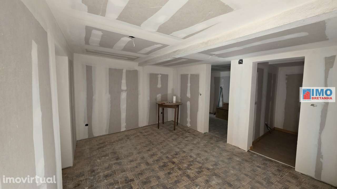 Moradia V2 p/ Renovar - Escalos de Cima - Grande imagem: 3/16