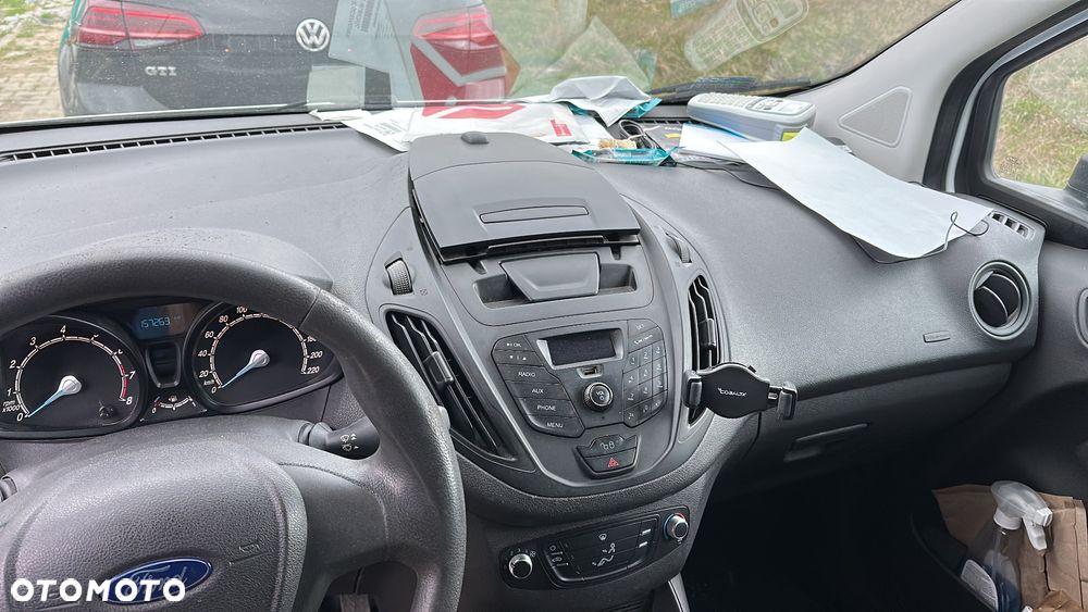 Ford Transit Courier - 10