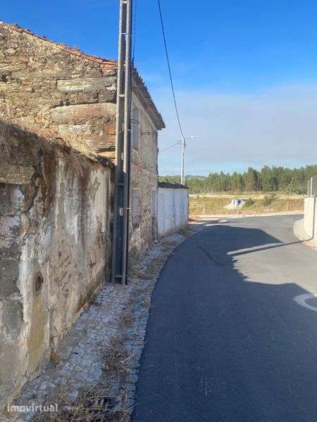 Casa em ruina com 2 pisos - Grande imagem: 4/9