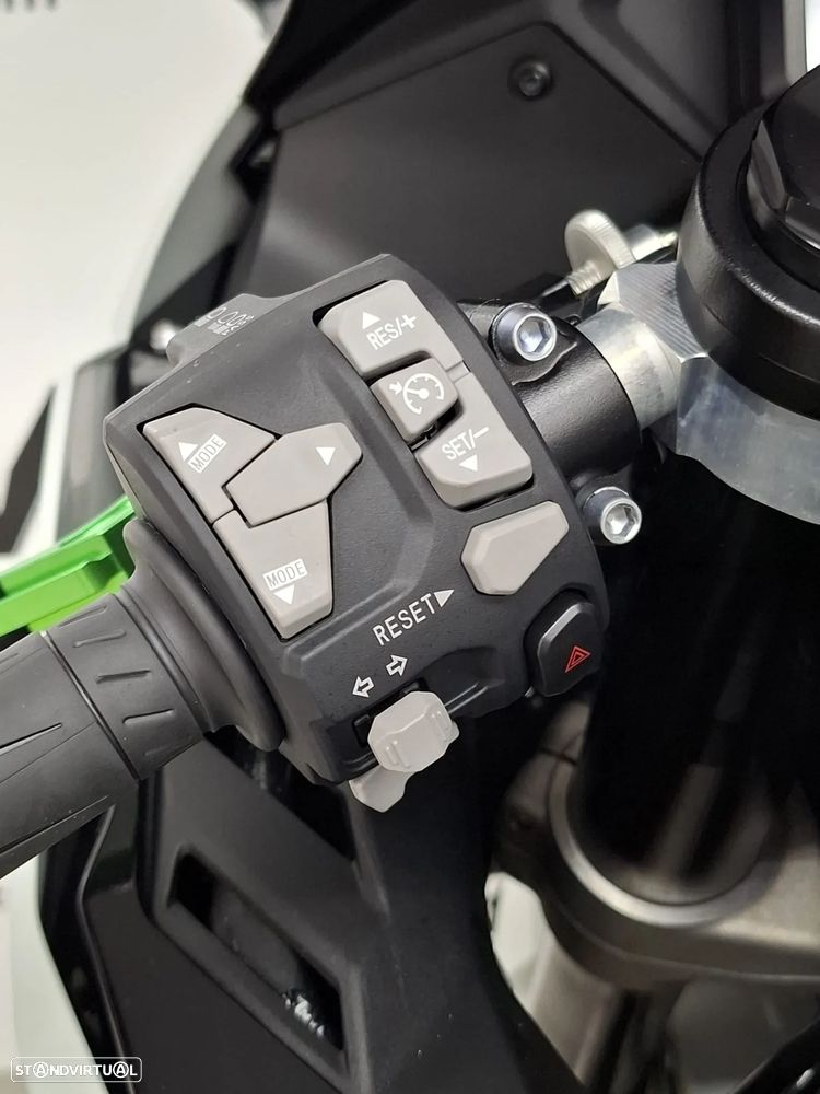 Kawasaki ZX 10R - 8
