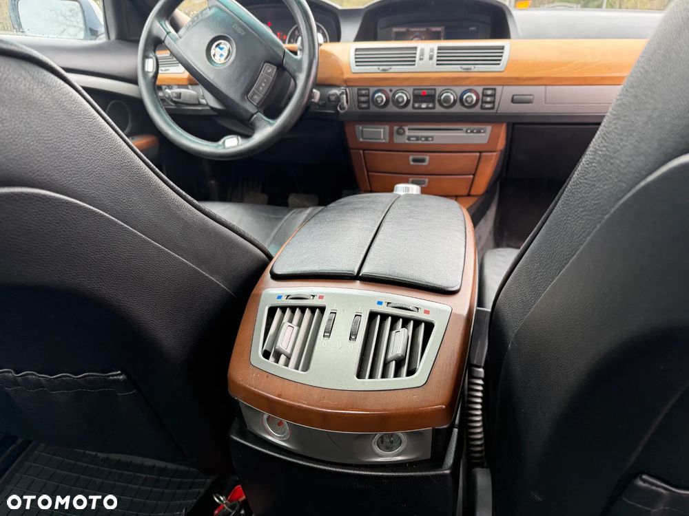 BMW Seria 7 750Li - 16