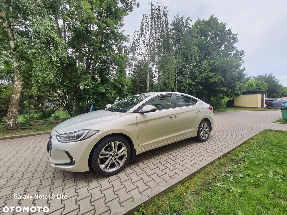 Hyundai Elantra 1.6 Comfort - 10