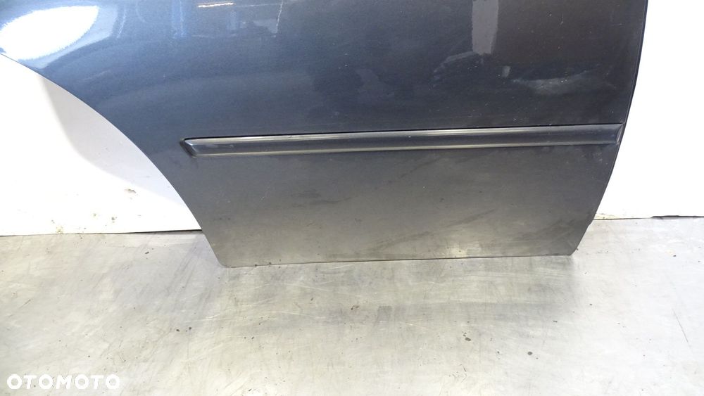 DRZWI PRAWY TYŁ LEXUS IS200 2.0 - 5