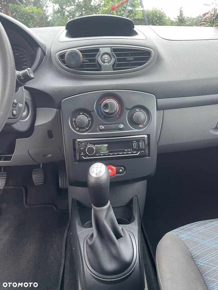 Renault Clio - 23