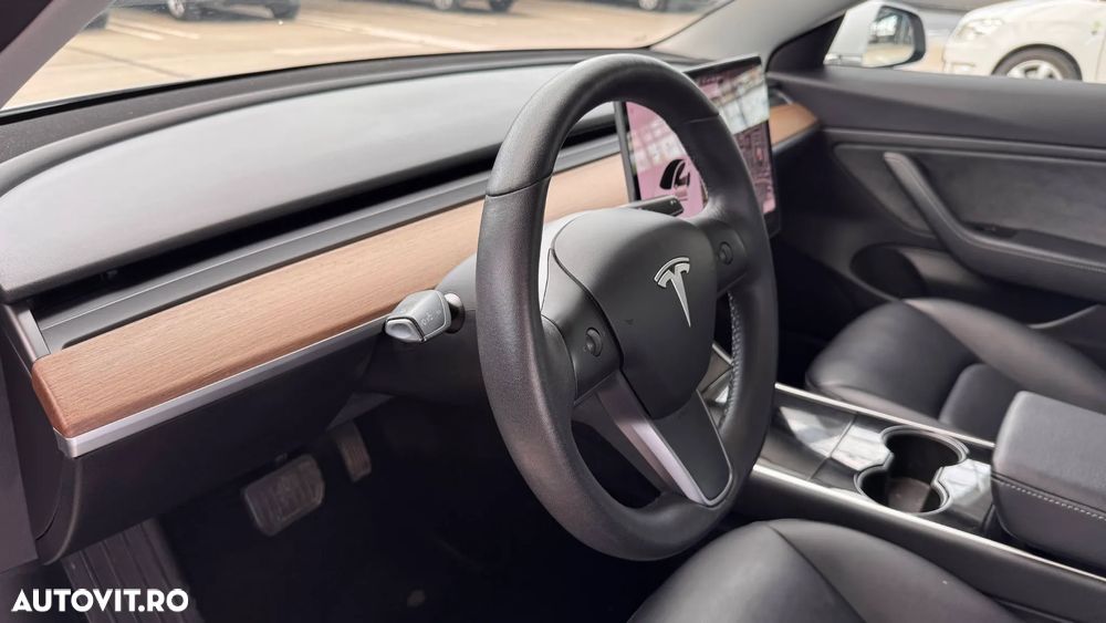 Tesla Model 3 Standard Reichweite Plus Hinterradantrieb - 27
