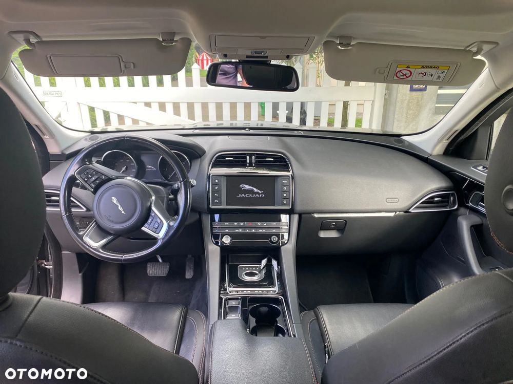 Jaguar F-Pace 2.0 i4D AWD Prestige - 4