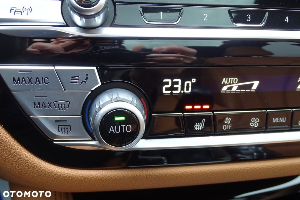 BMW Seria 5 530e xDrive M Sport sport - 36