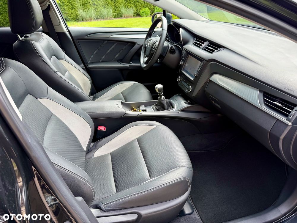 Toyota Avensis Touring Sports 1.8 Executive - 26