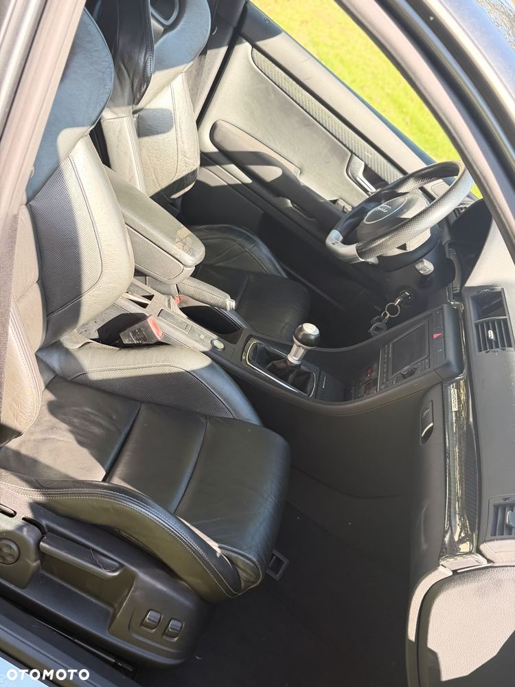 Audi RS4 Limousine - 7