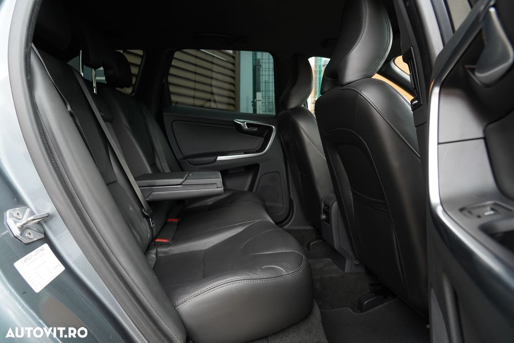 Volvo XC 60 D4 AWD Geartronic Summum - 16