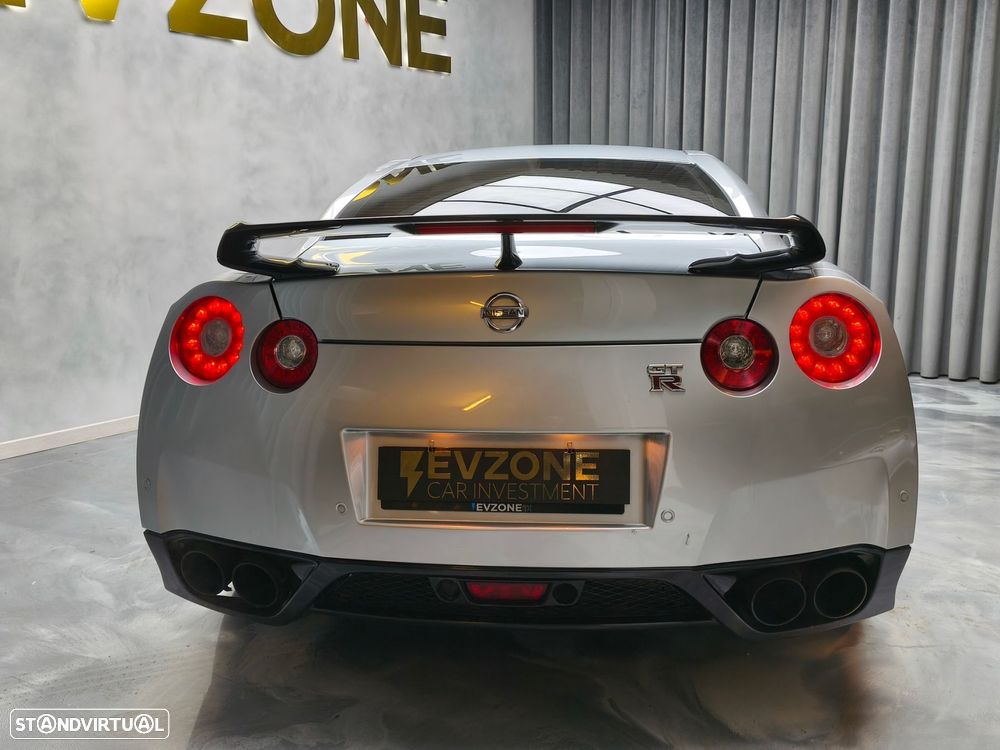 Nissan GT-R - 5