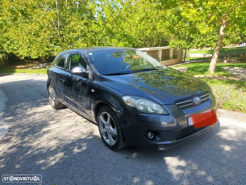 Kia Ceed S Coupé 1.6 CRDi EX — fotografia 11