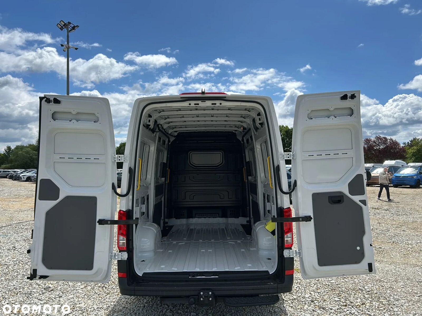 Volkswagen Crafter 35 Furgon L3H3, 2.0TDI 177KM, Wysoki dach, r.o. 3640 - 12