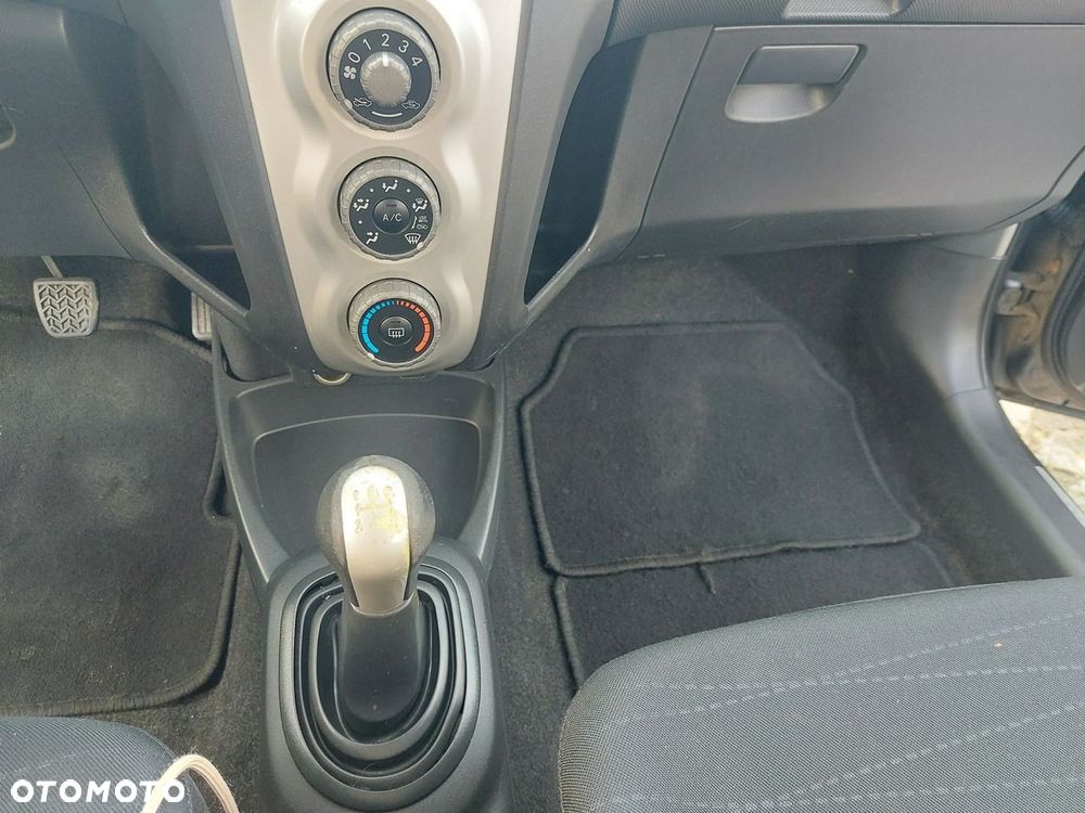 Toyota Yaris - 21