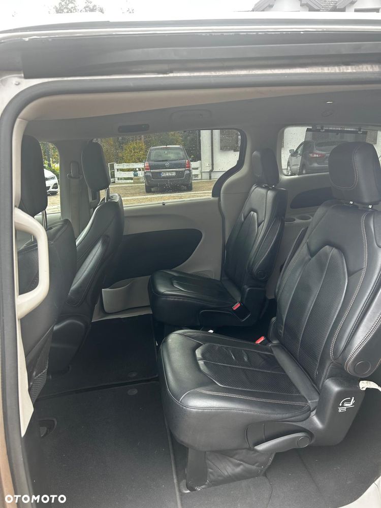 Chrysler Pacifica - 15