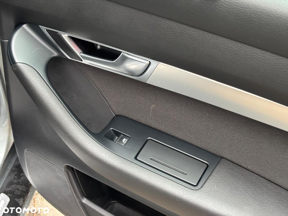Audi A6 Avant 2.0 TDI Multitronic - 32