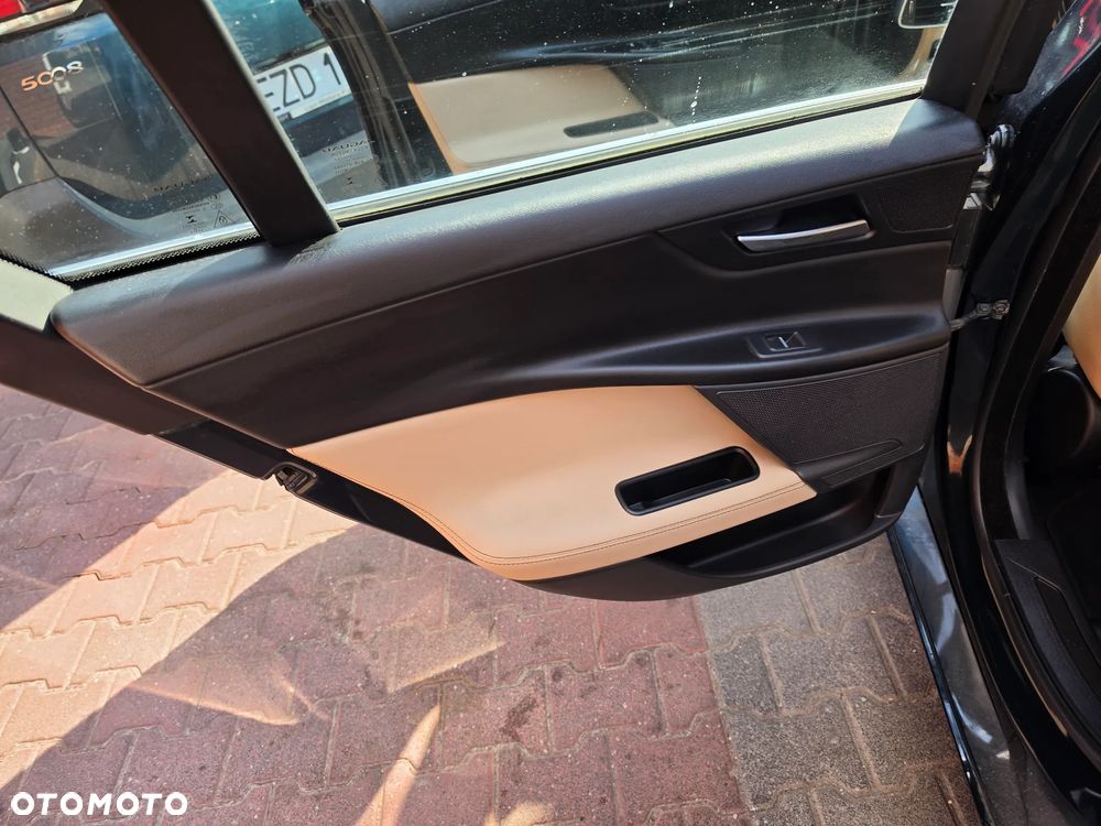 Jaguar XE D180 HSE - 11