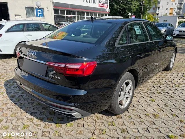 Audi A4 Limousine - 4
