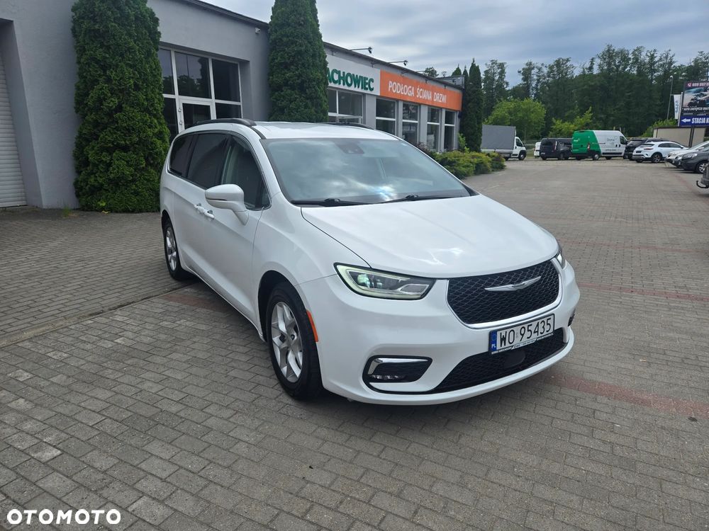 Chrysler Pacifica - 3