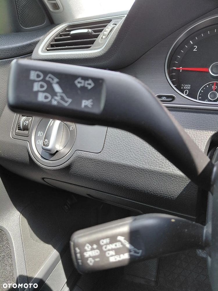 Volkswagen Passat 2.0 TDI Comfortline - 24