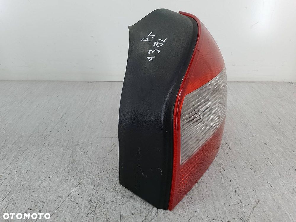 LAMPA TYLNA PRAWA AUDI  A3 8L 8L0945096B HATCHBACK - 8