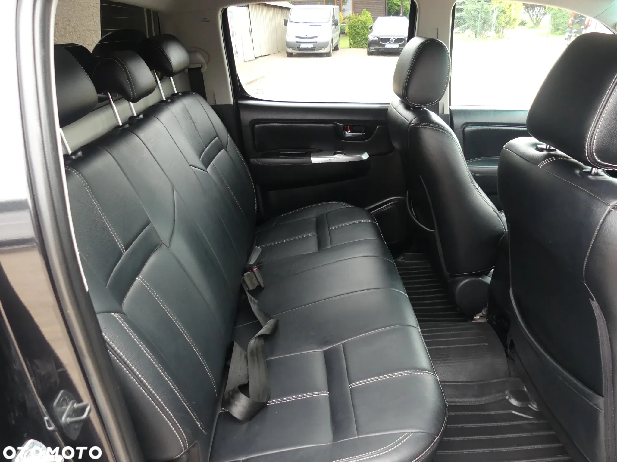 Toyota Hilux 4x4 Double Cab Autm Executive - 23