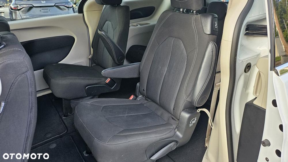 Chrysler Pacifica - 8