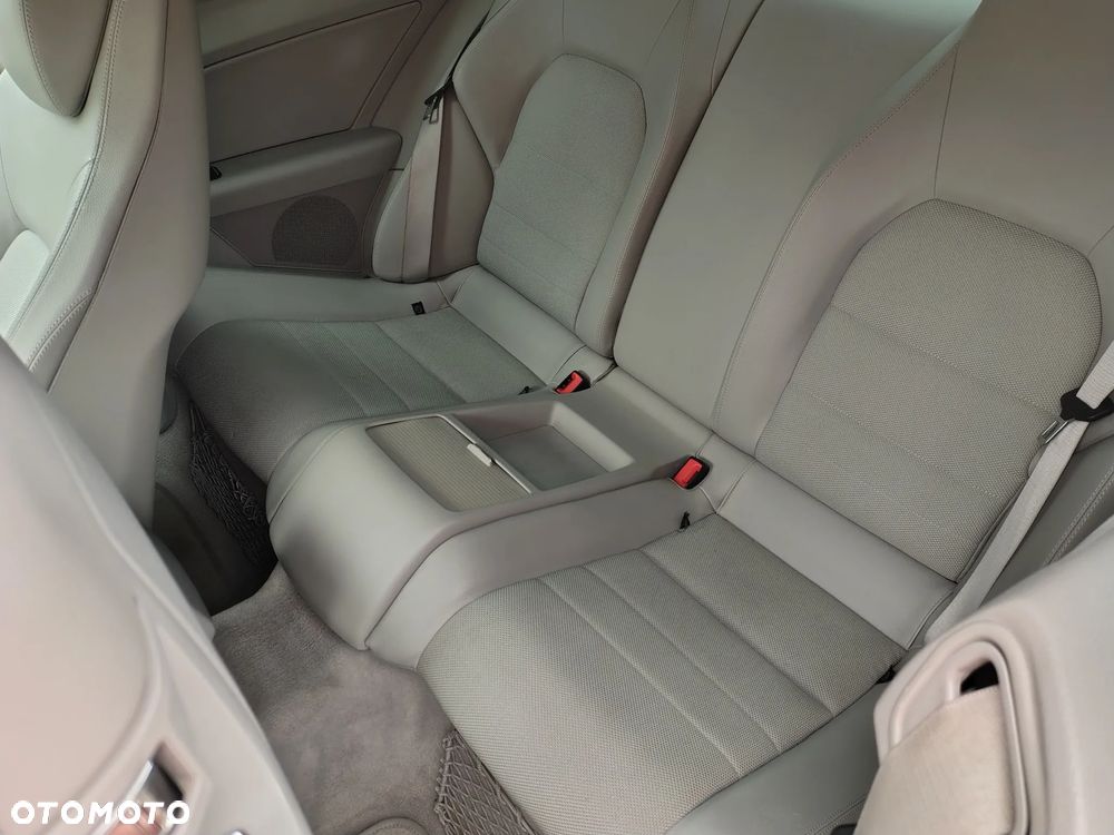 Mercedes-Benz Klasa E 250 CGI Coupe BlueEFFICIENCY Automatik Avantgarde - 18