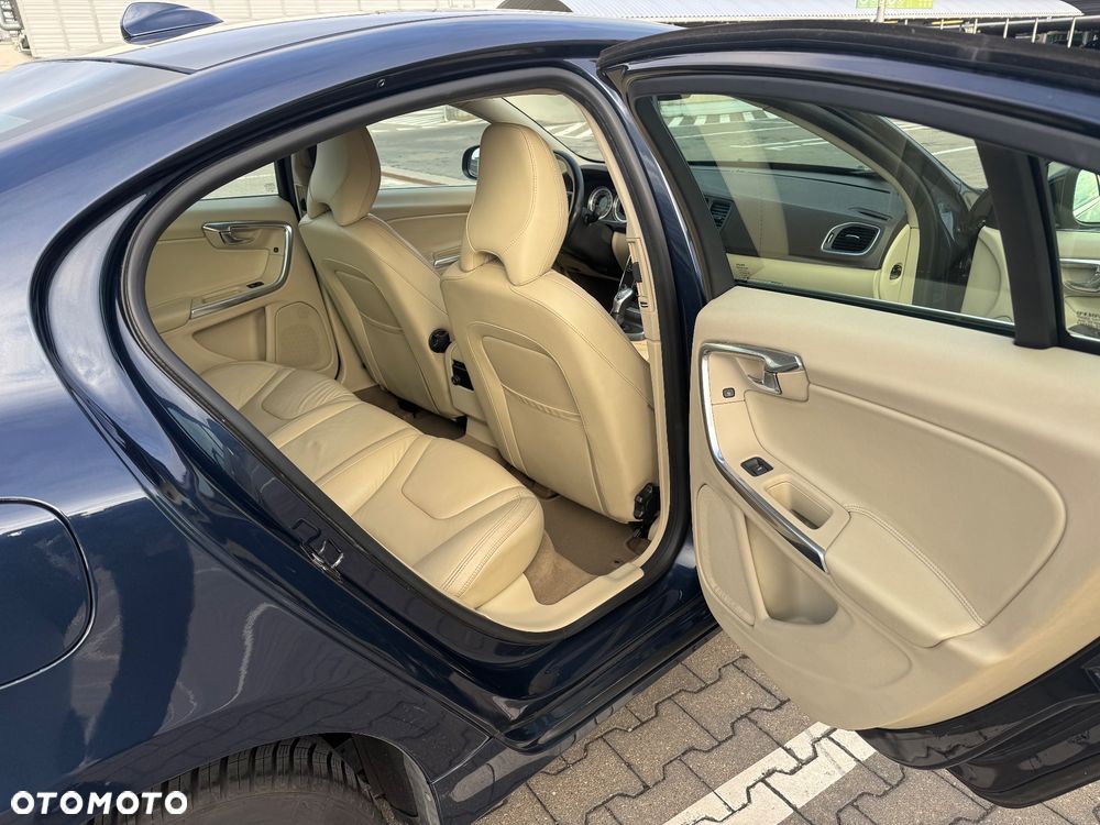 Volvo S60 T4 Momentum - 12