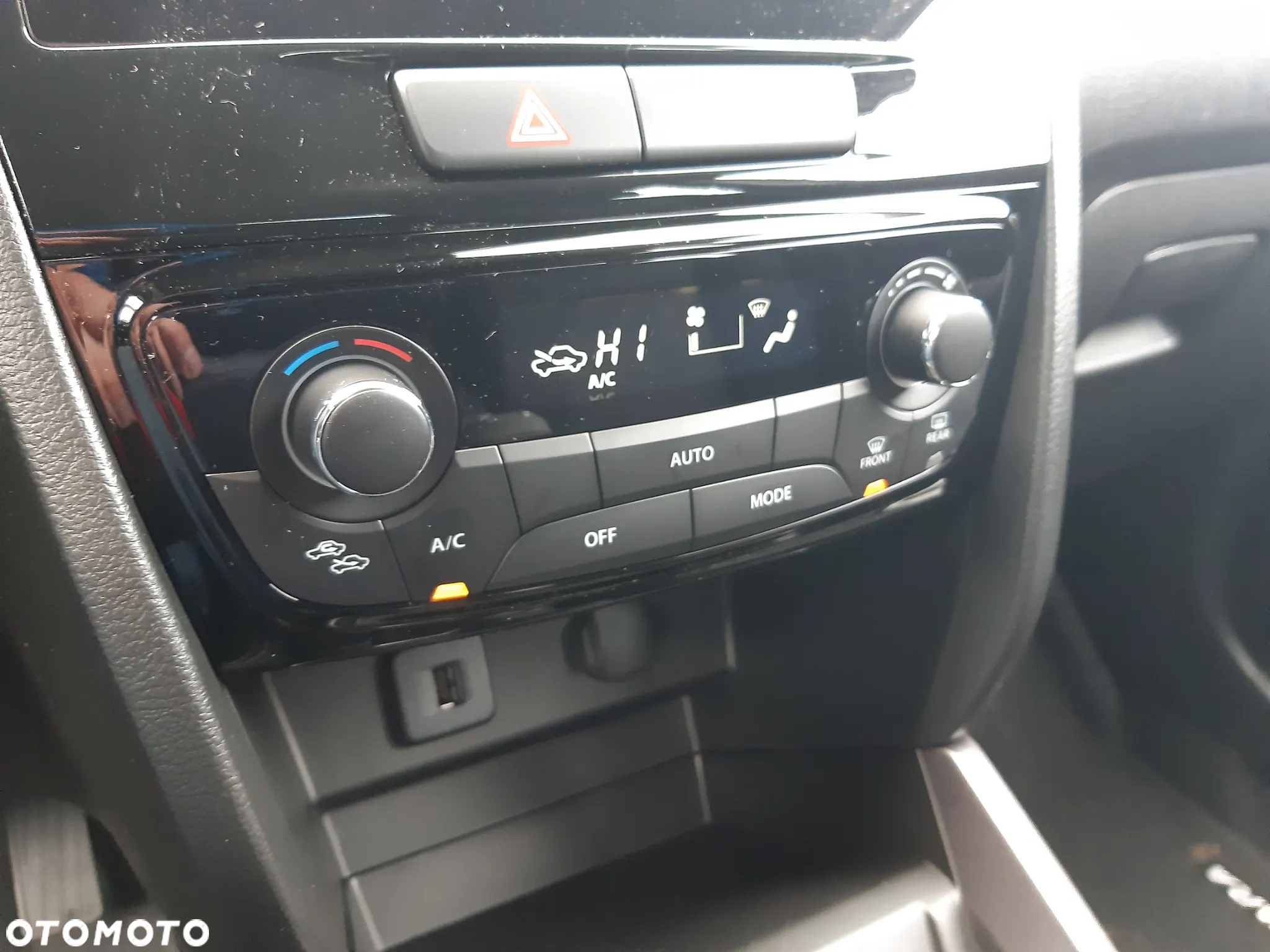 Suzuki Vitara 1.4 Boosterjet mHEV Premium Plus 2WD - 11