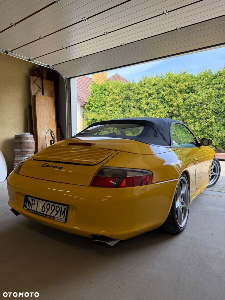 Porsche 911 Carrera 4 - 12