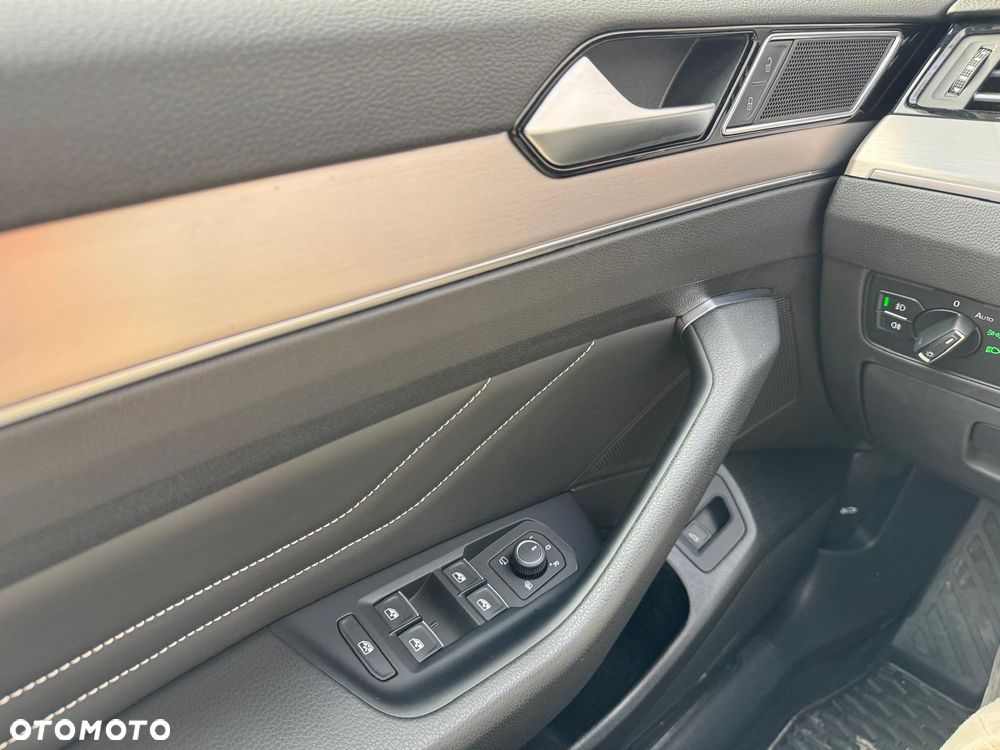 Volkswagen Passat 2.0 TDI EVO Elegance DSG - 24