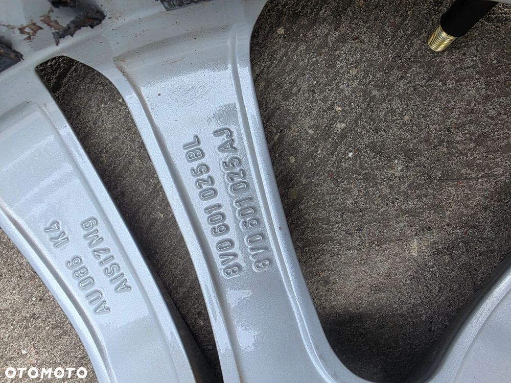 FELGA ALUMINIOWA AUDI A3 S3 8V VW SEAT 7.5J R18 ET51 8V0601025BL / AJ S9/26 - 8