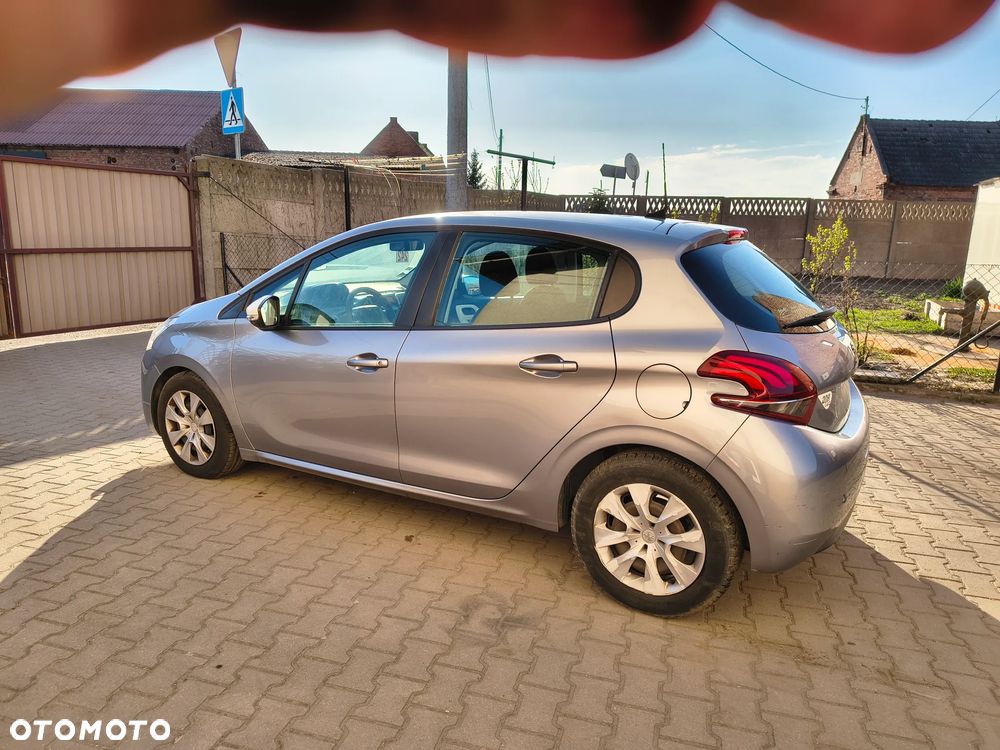 Peugeot 208 - 11