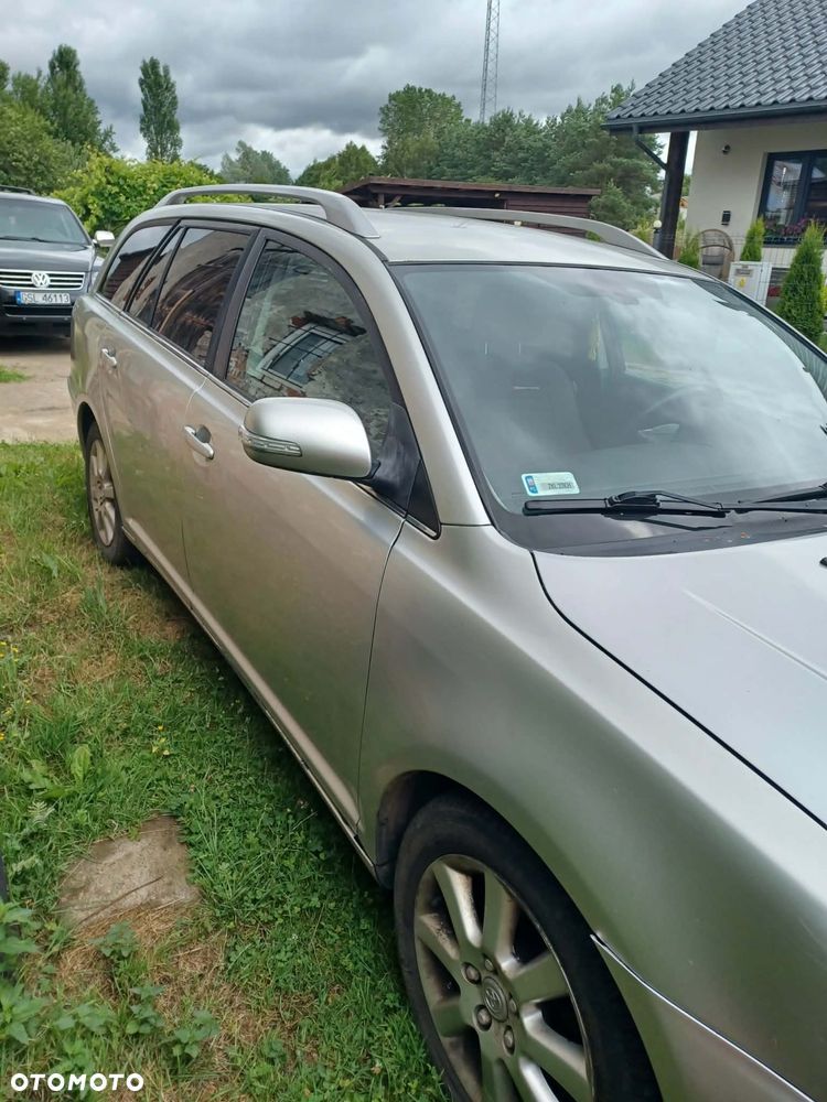 Toyota Avensis - 2